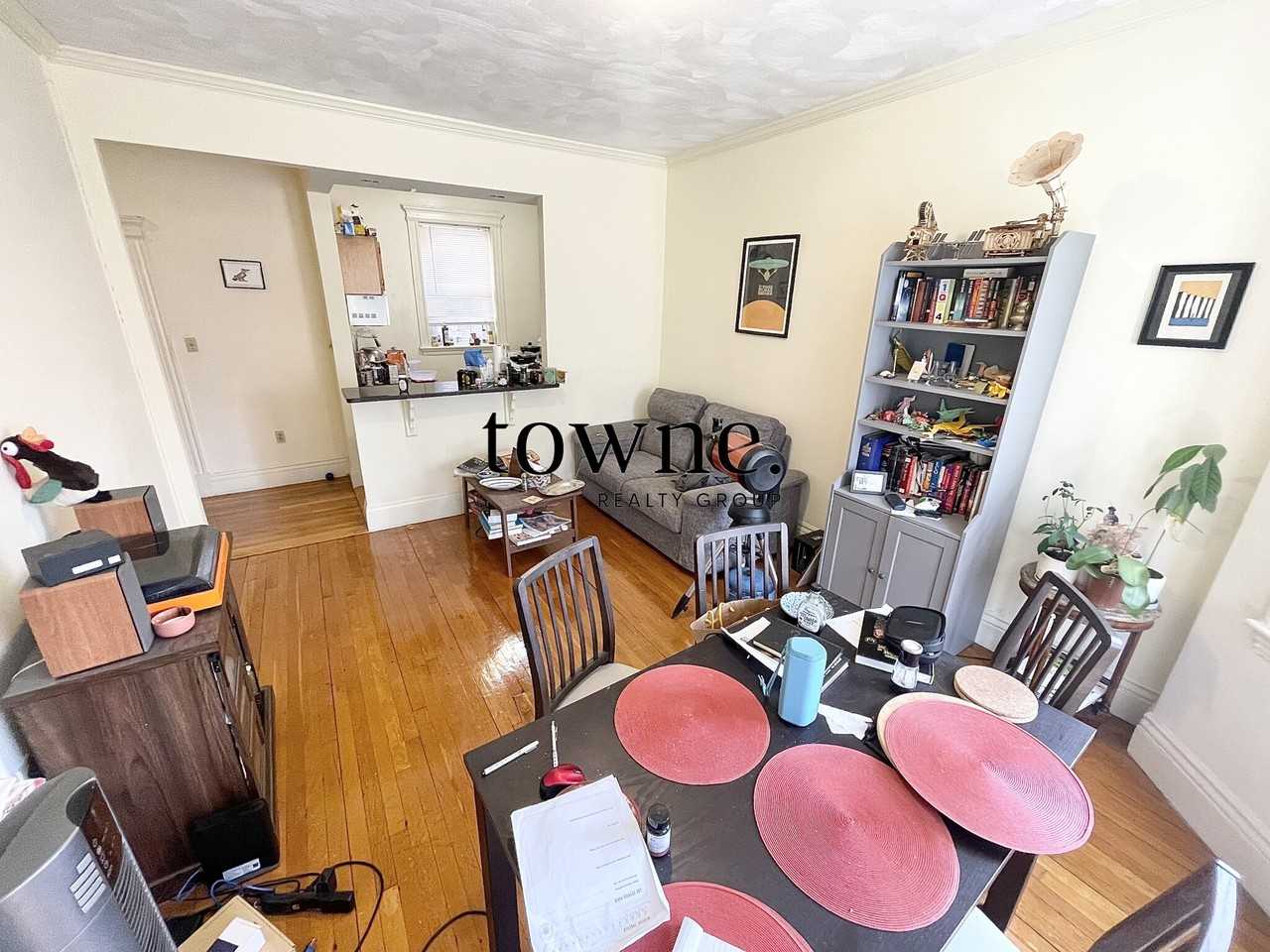 Queensberry St #12 - Photo 3 of 11