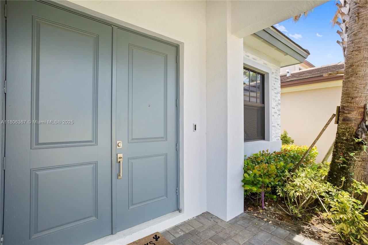 4407 Sw 175th Ave - Photo 2 of 32