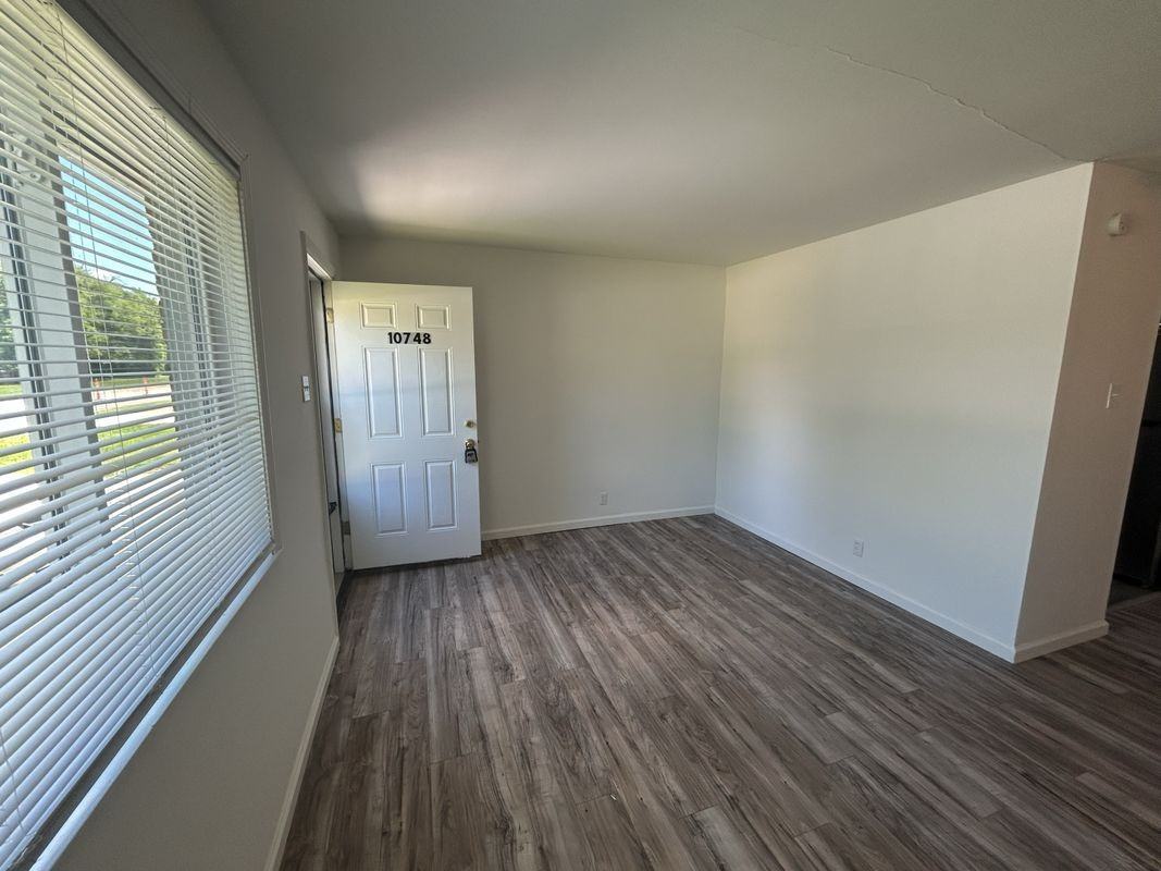 10748 Tropic Dr - Photo 2 of 15