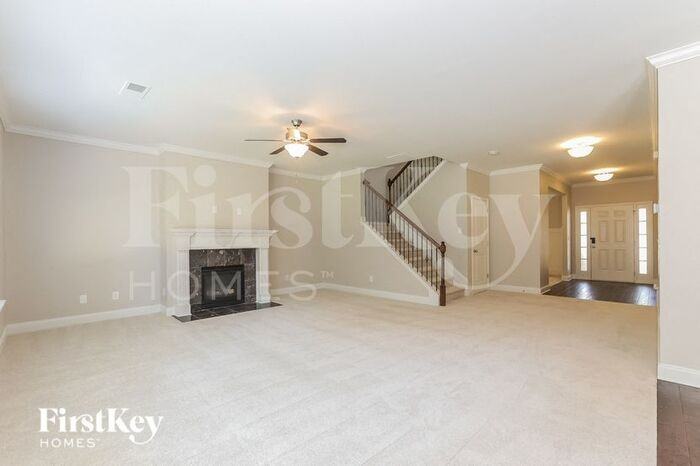 841 Milam Cir - Photo 2 of 15