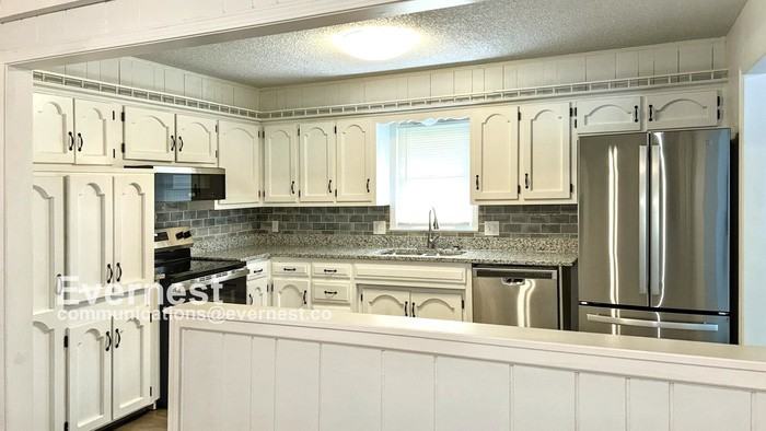 12106 E 55th St - Photo 3 of 15