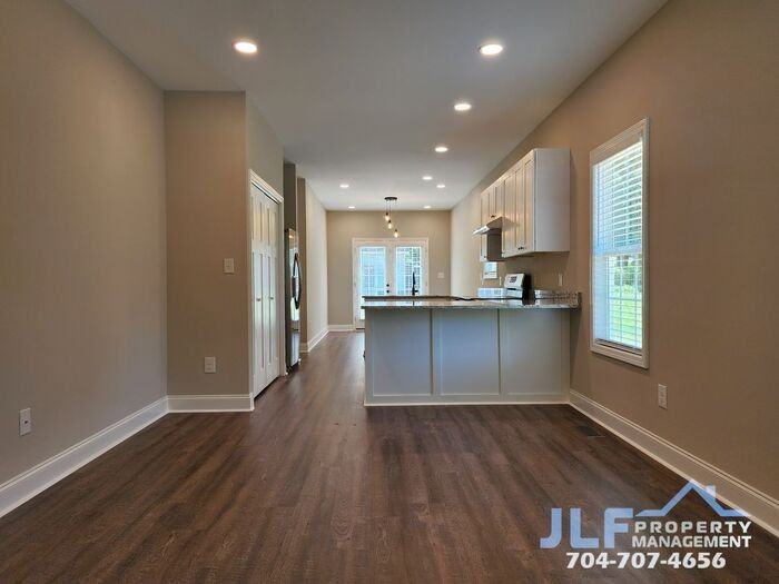 907 S Myrtle Ave - Photo 3 of 27