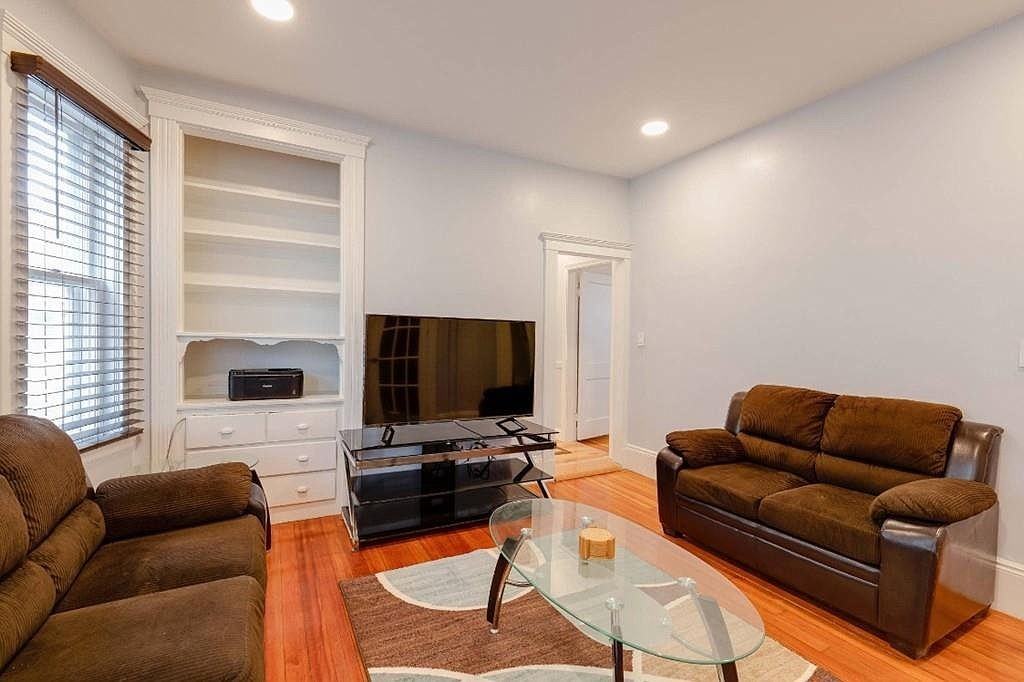 1119 Saratoga St #1 - Photo 3 of 20