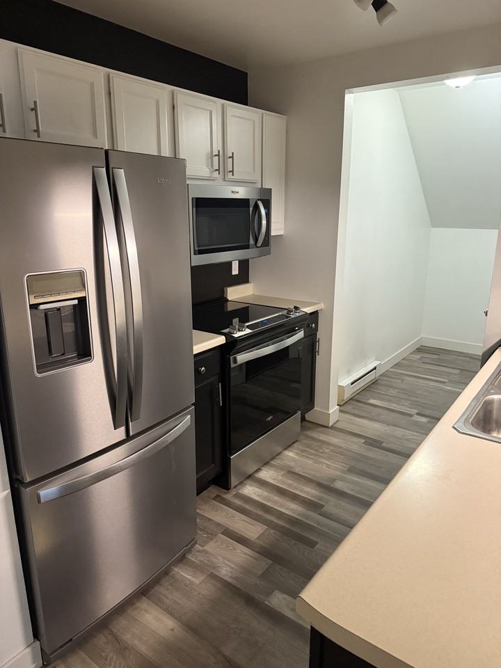 505 Slinger Rd #4 - Photo 3 of 21