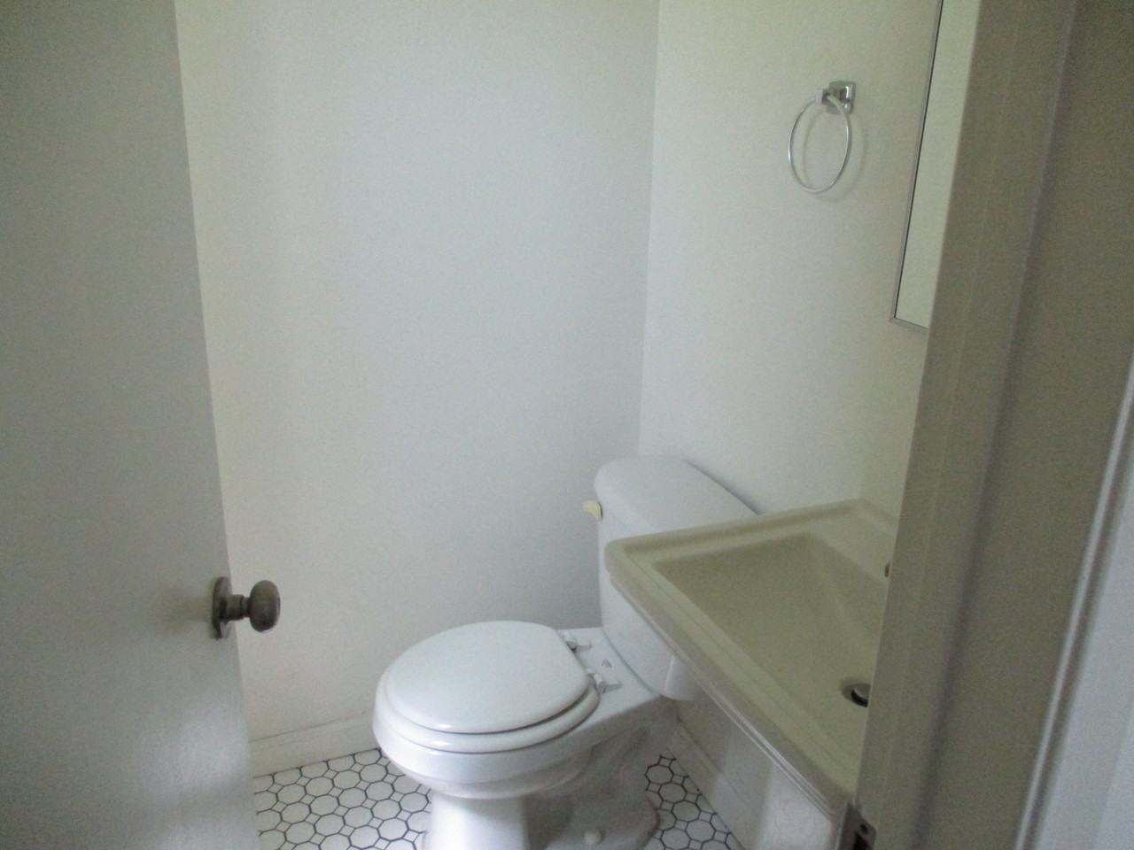 1350 N Crescent Heights Blvd #16 - Photo 7 of 14