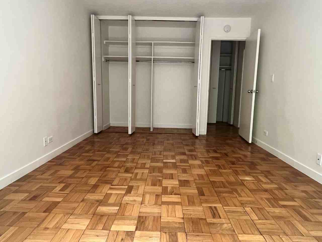 E 49th St #5S - Photo 6 of 8