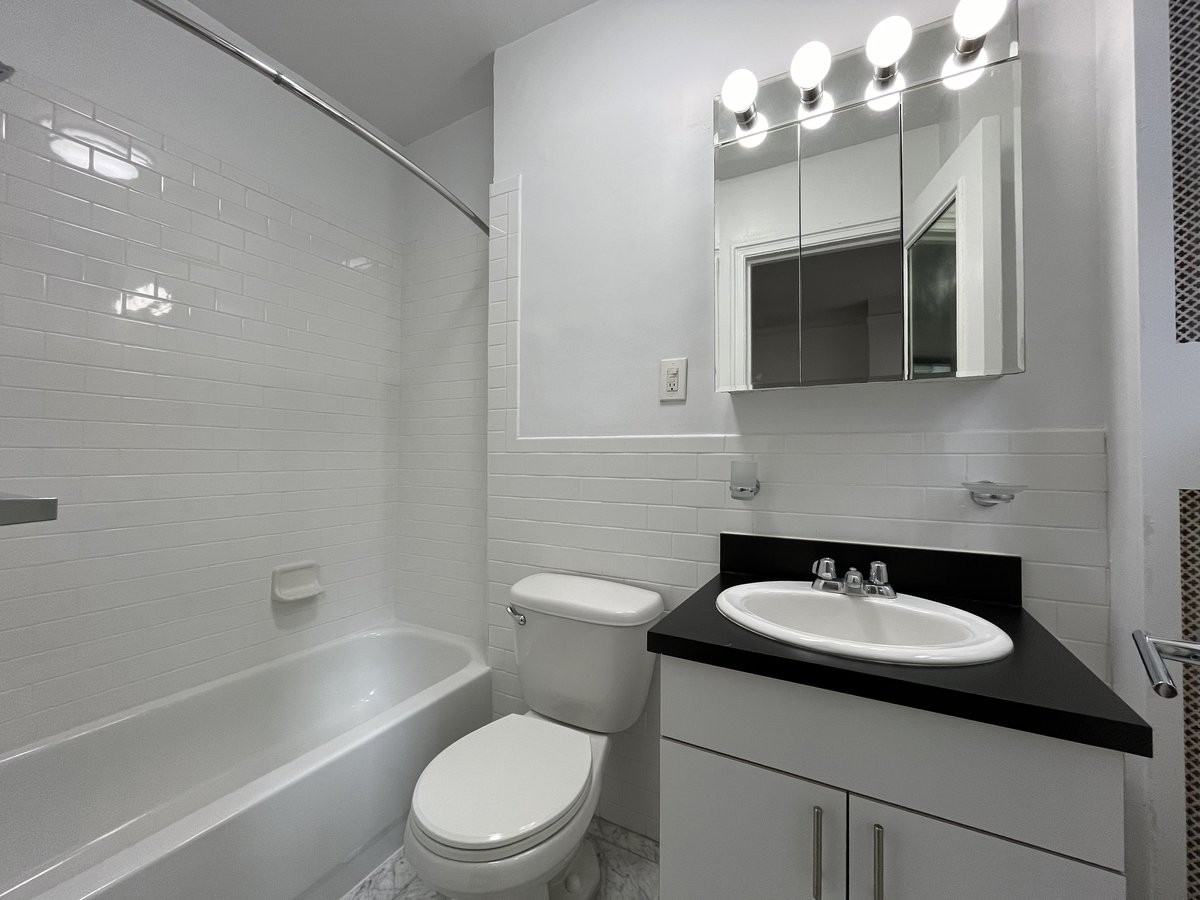 E 46th St #5D - Photo 4 of 5