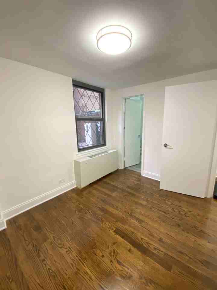 E 82nd St #6F - Photo 3 of 14