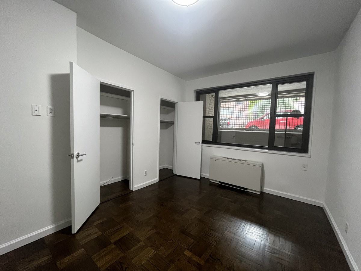 W 55th St #5F - Photo 5 of 9