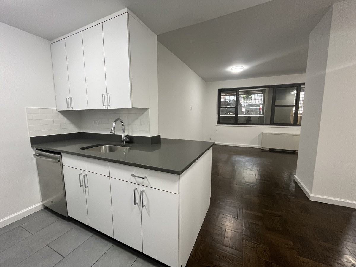 W 55th St #5F - Photo 7 of 9