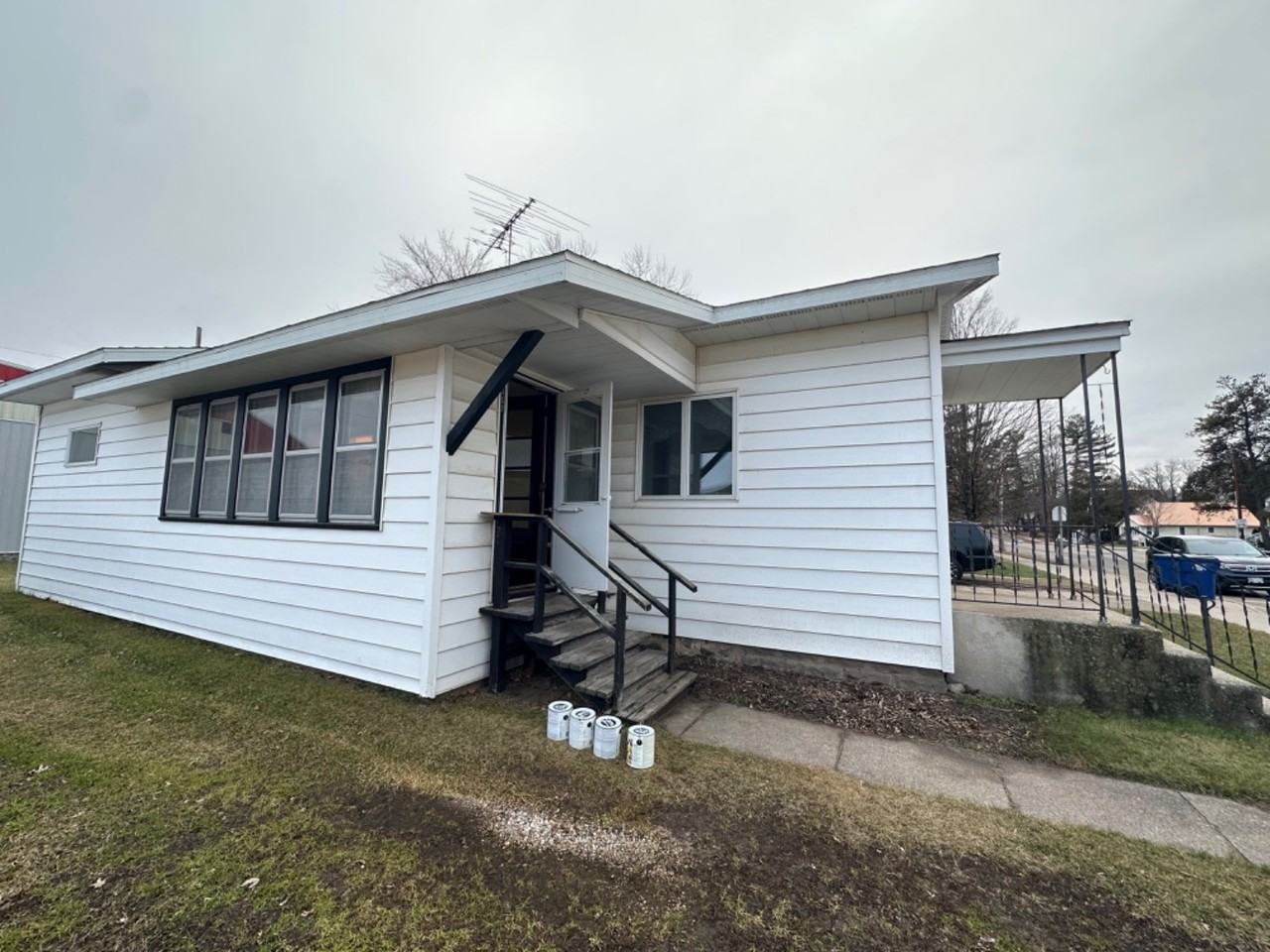 112 S Main St - Photo 2 of 14