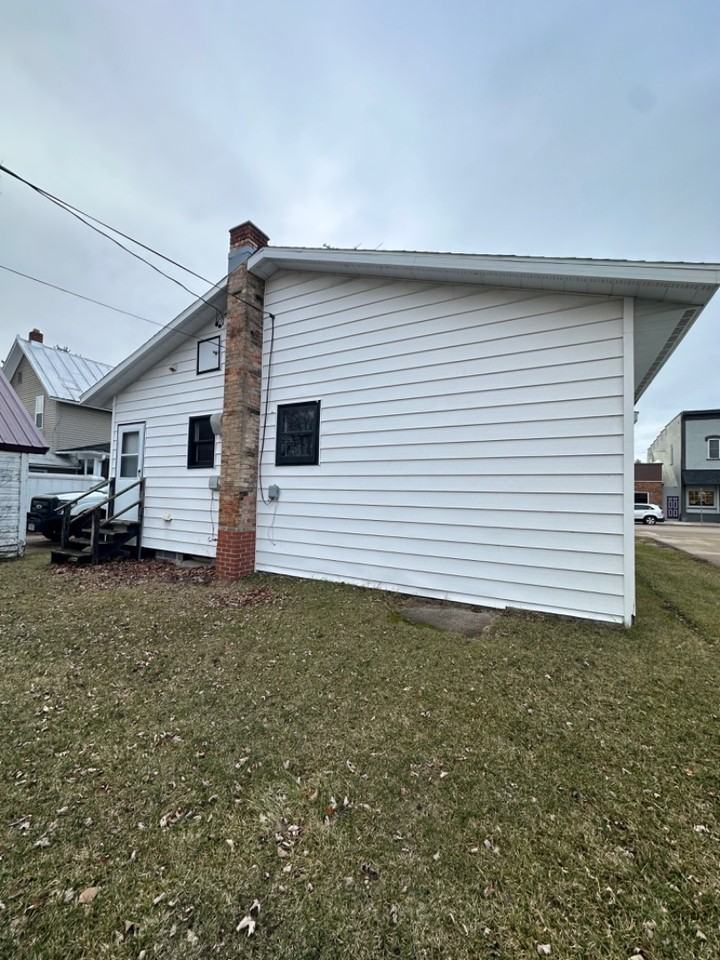 112 S Main St - Photo 3 of 14