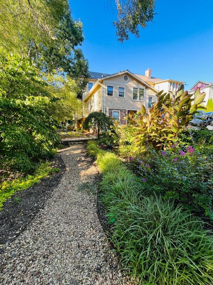 147  E Chestnut - Photo 6 of 10