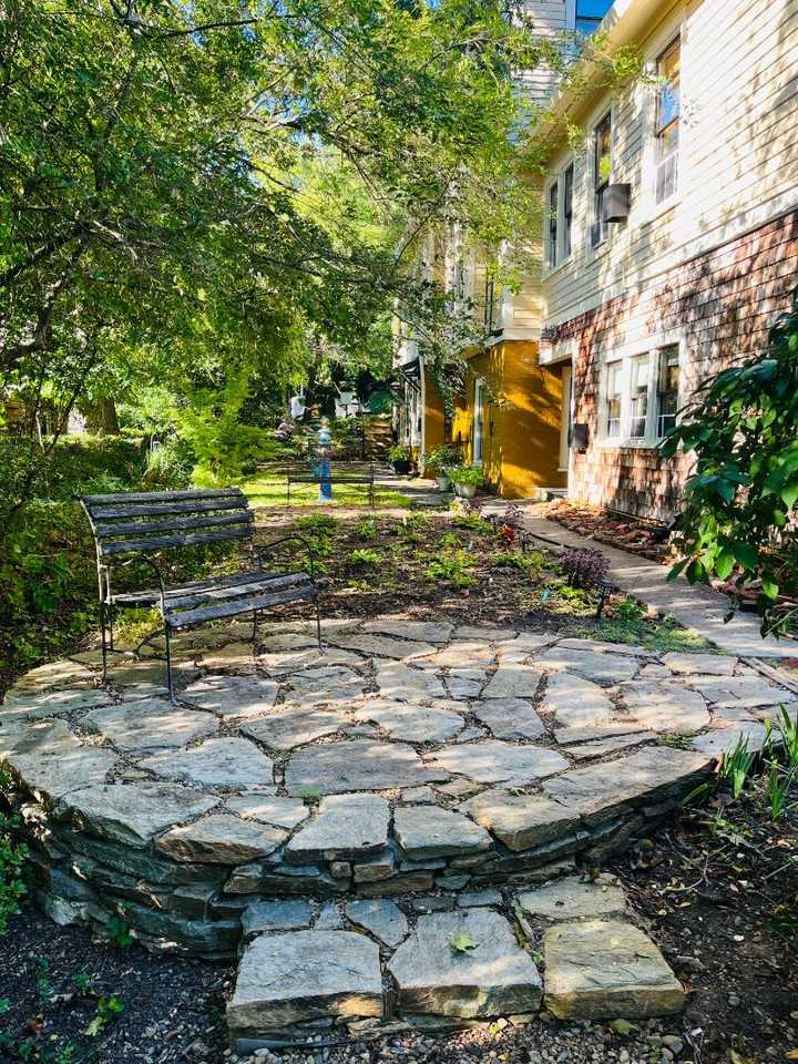 147  E Chestnut - Photo 7 of 10