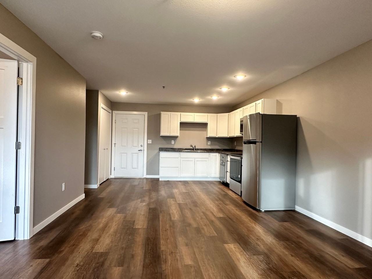 Edgeview Apartments - Photo 3 of 10