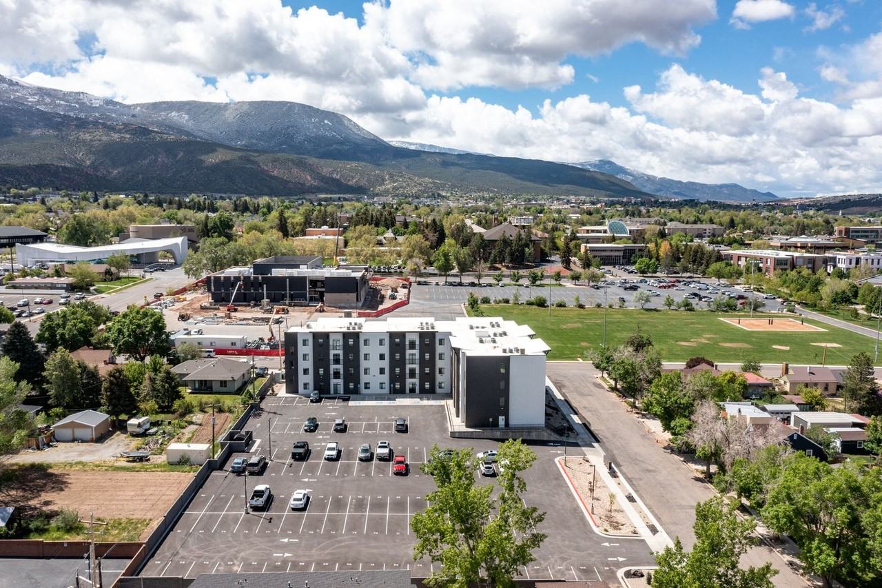 118 400 West - Photo 2 of 46