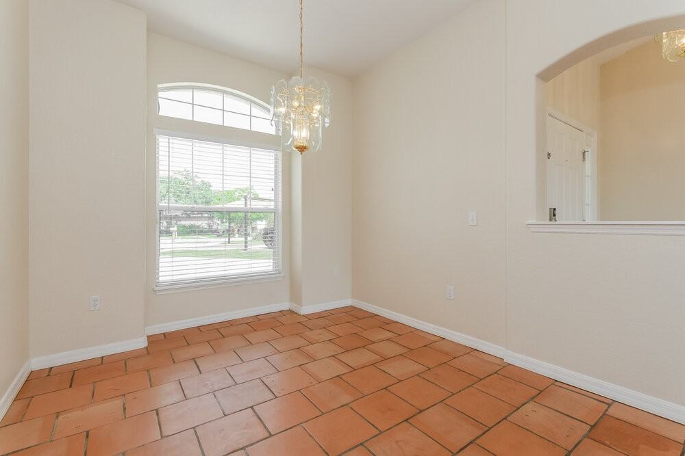 1001 Gary Dr - Photo 5 of 16