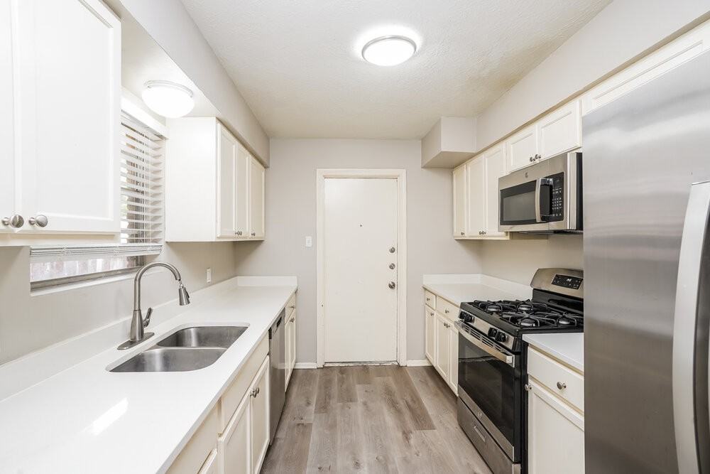 332 Coventry Ln - Photo 7 of 16