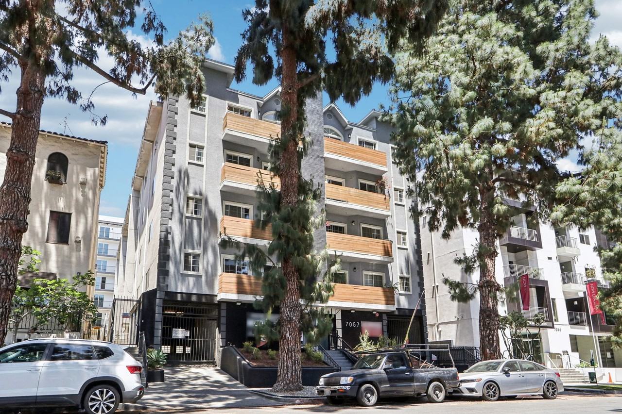 7057 Lanewood Ave - Photo 5 of 25