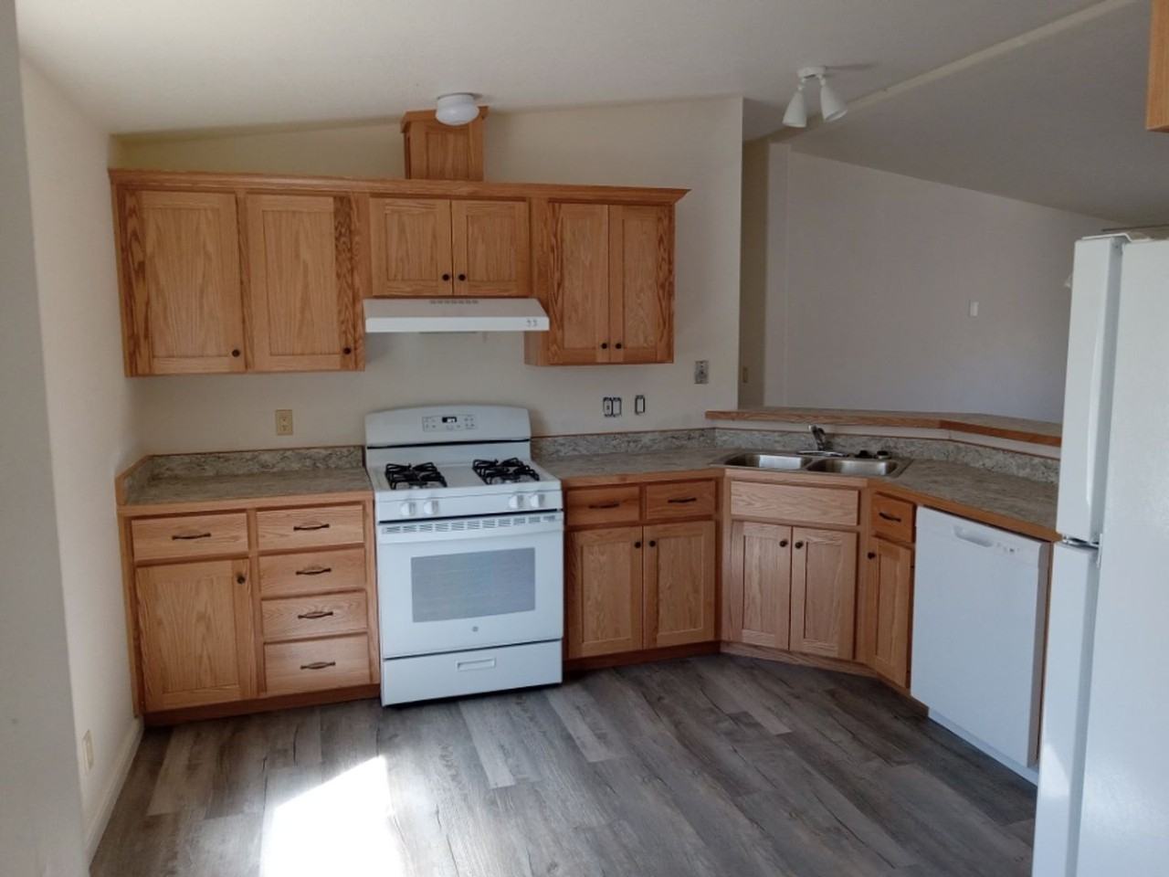255 E 100 N - Photo 2 of 16