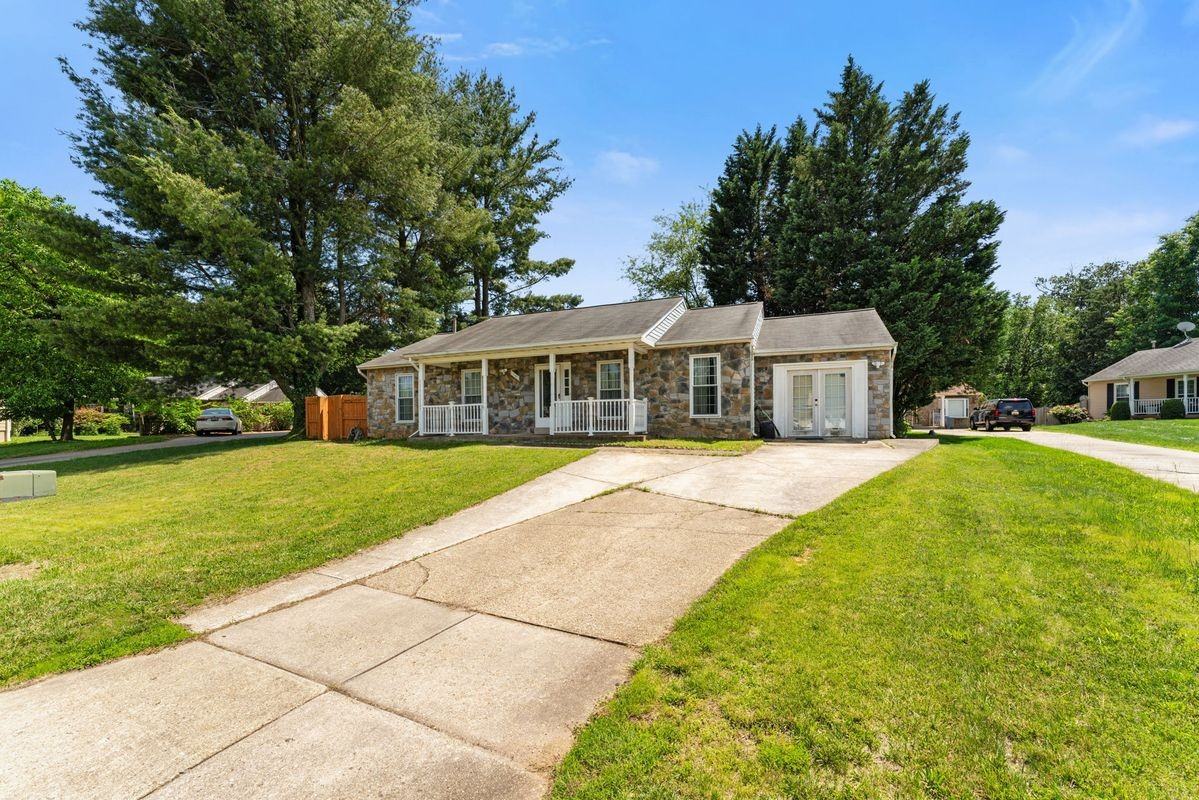 1101 Canyon Rd - Photo 2 of 28