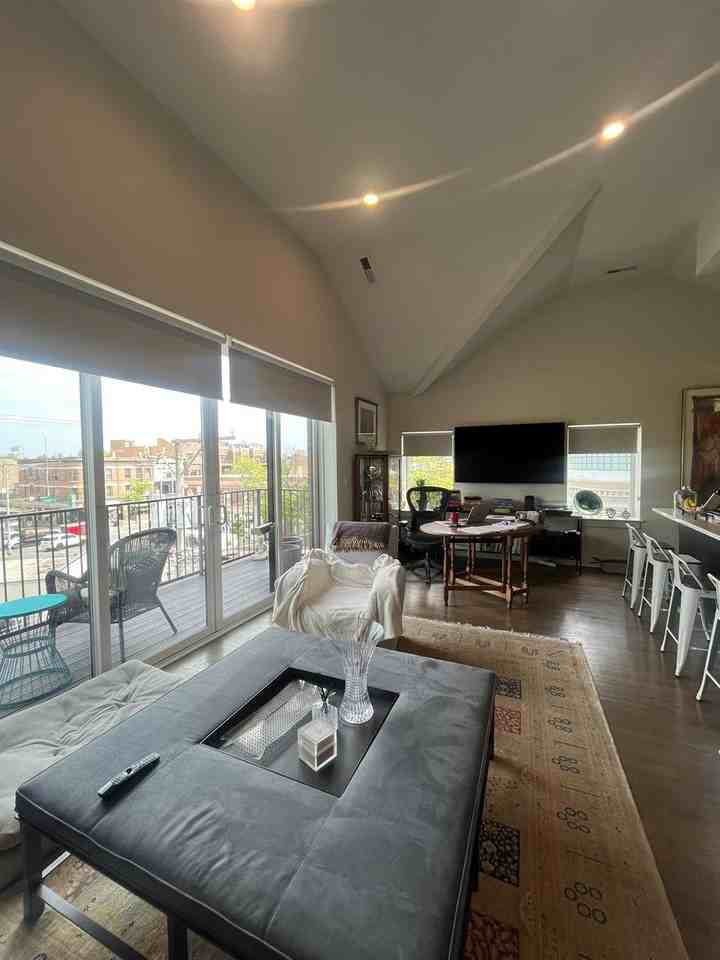 1418 W Addison - Photo 3 of 19