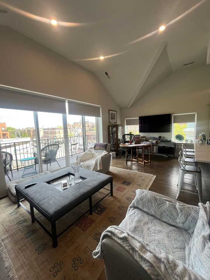 1418 W Addison - Photo 4 of 19