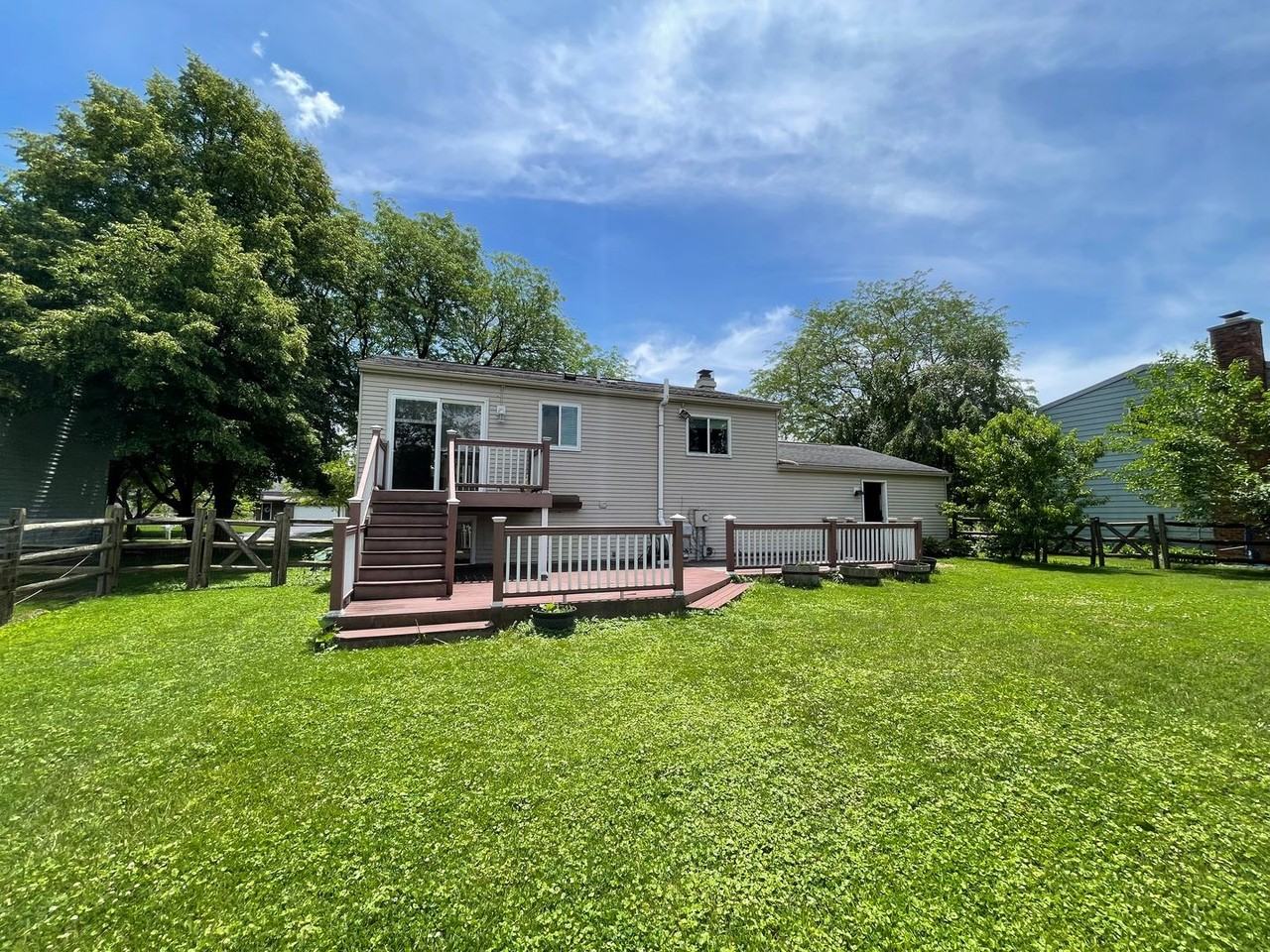 131 Mark Ln - Photo 2 of 28
