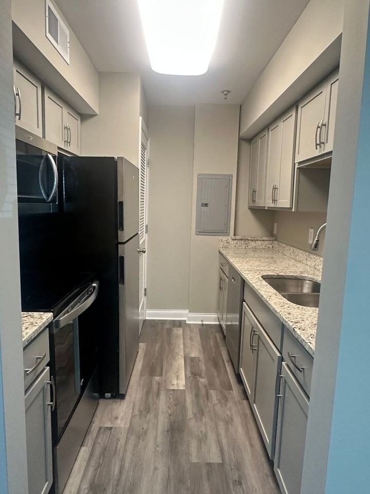 900 Mountain Creek Rd - Photo 2 of 12