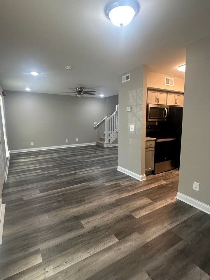 900 Mountain Creek Rd - Photo 3 of 12