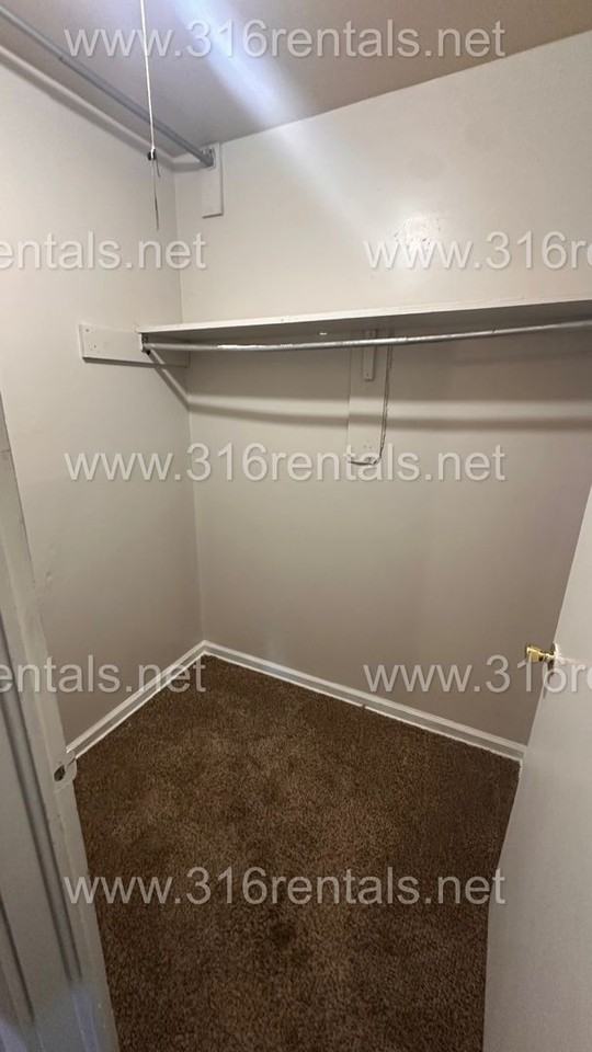 407 N Clayton St #A - Photo 5 of 10