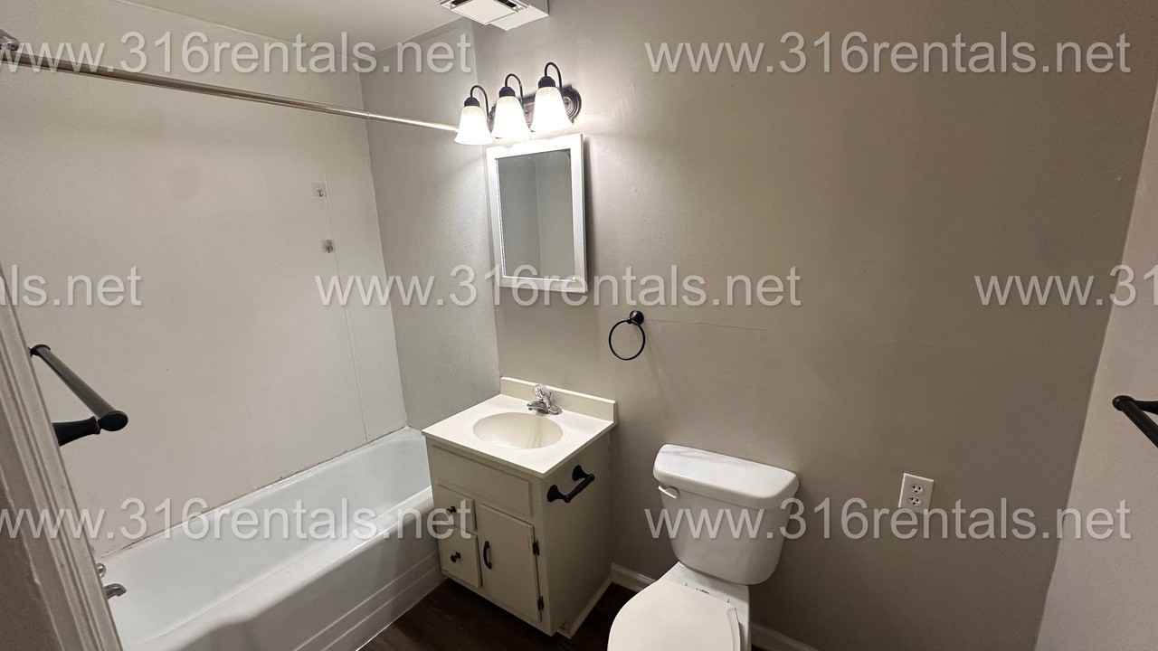 407 N Clayton St #A - Photo 7 of 10