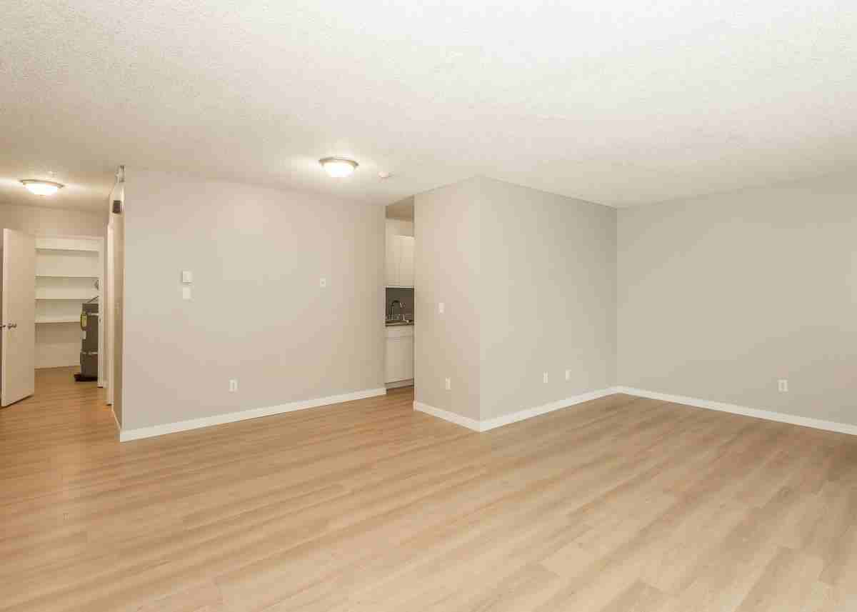 4601 E 18th St - Photo 5 of 45