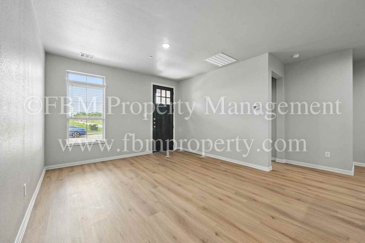 2089 Luna Dr - Photo 2 of 50
