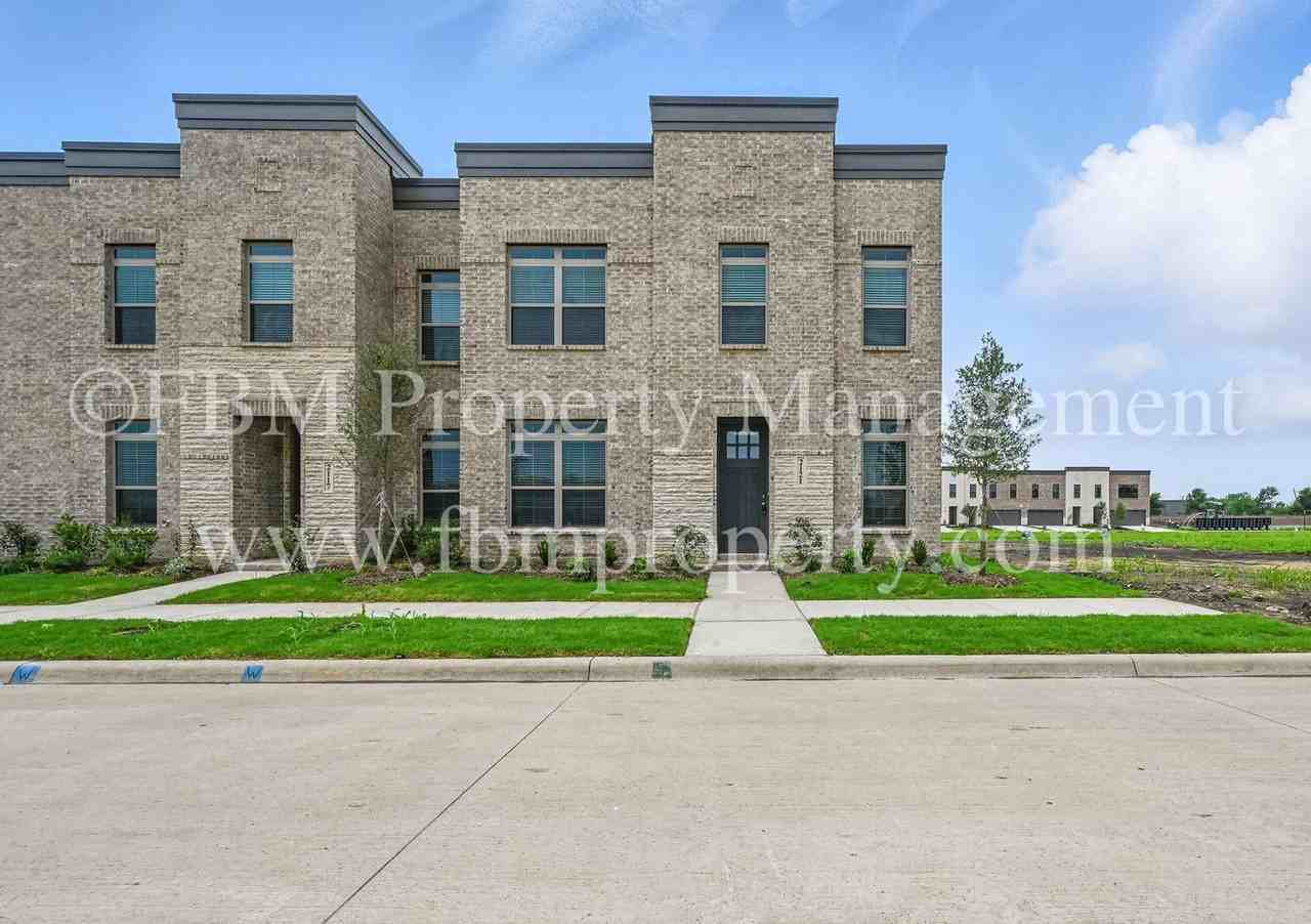 2121 Luna Dr