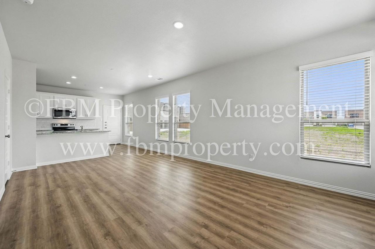 2121 Luna Dr - Photo 2 of 50