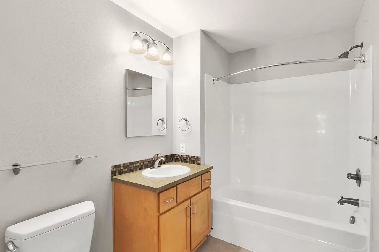 1127 Broadway St Ne #212 - Photo 5 of 11