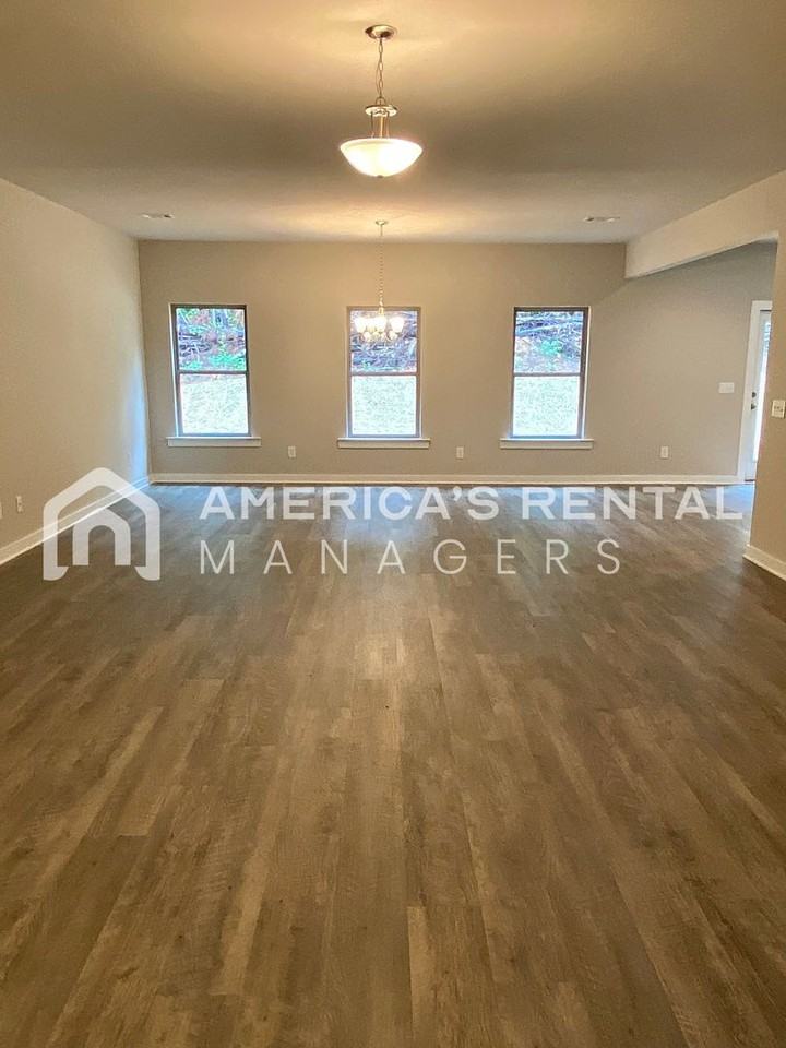 10905 Woodland Dr - Photo 4 of 17