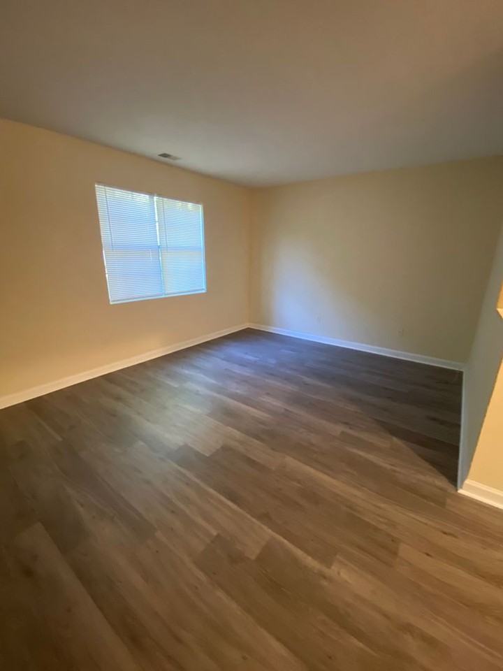 2077 Lenoa Ln - Photo 3 of 15