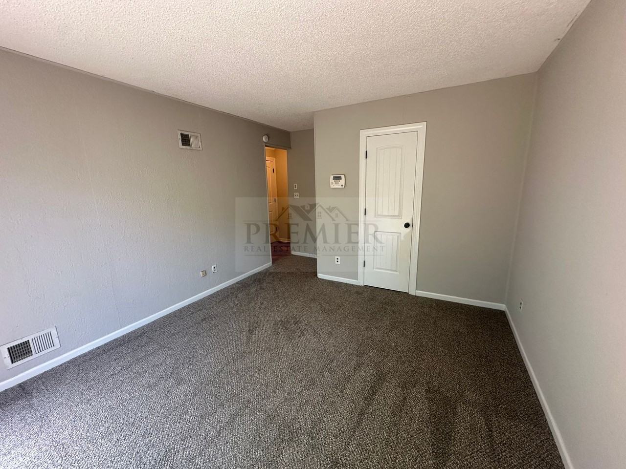 8428 Lane Pl - Photo 7 of 18