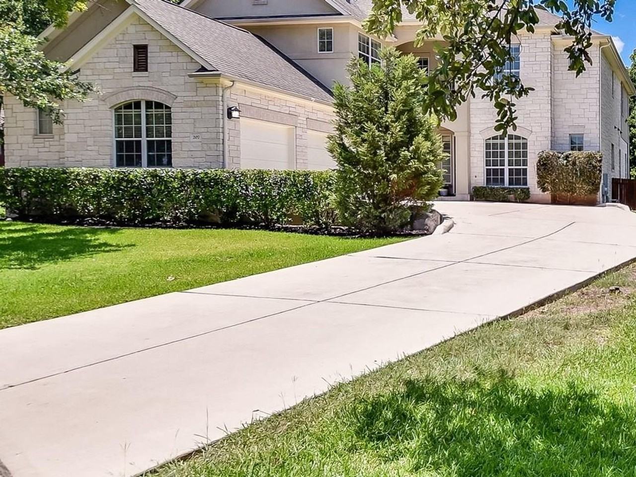 207 Crosswind Court - Photo 3 of 30