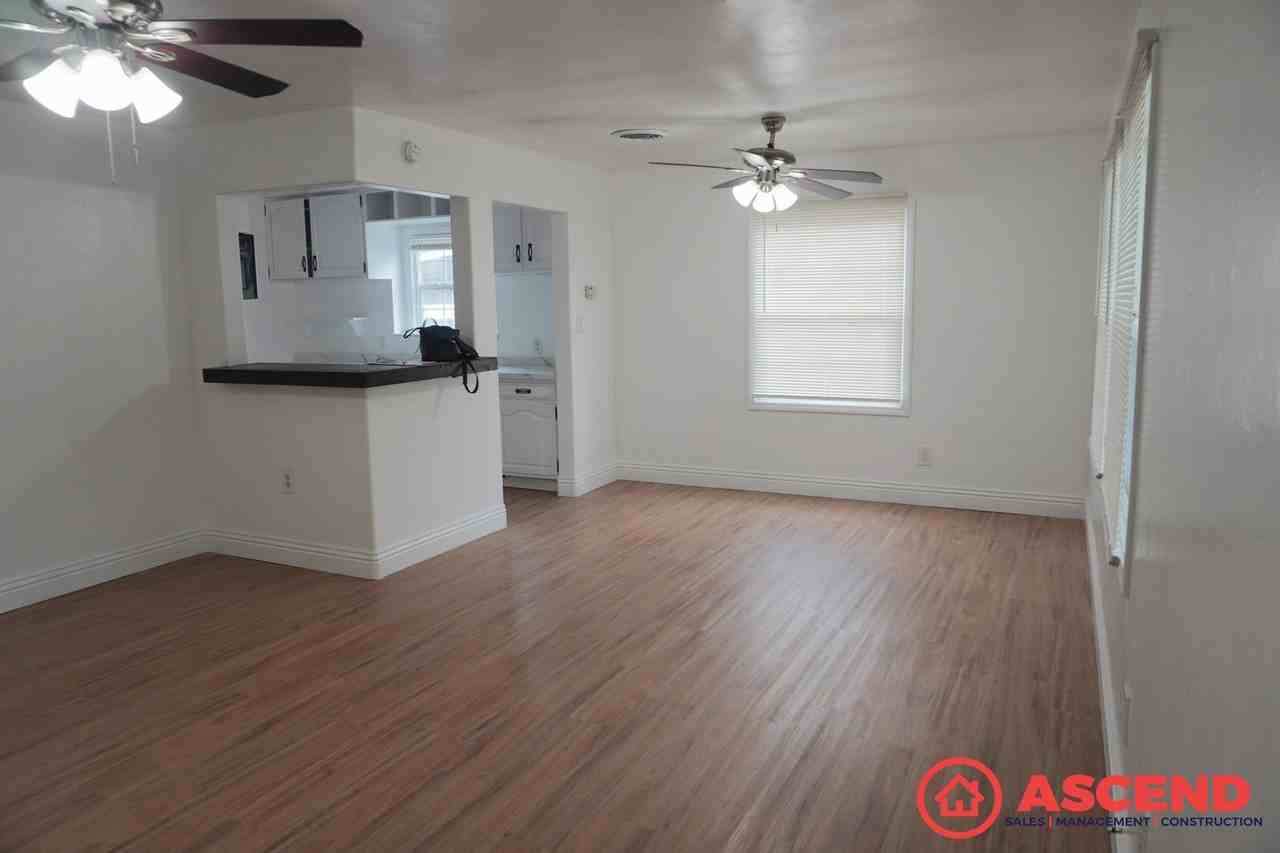 3108 Oak Pl - Photo 2 of 9