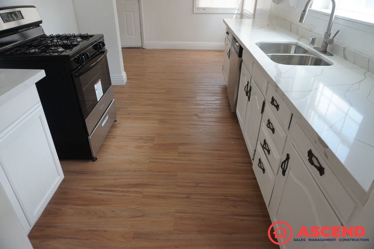3108 Oak Pl - Photo 3 of 9