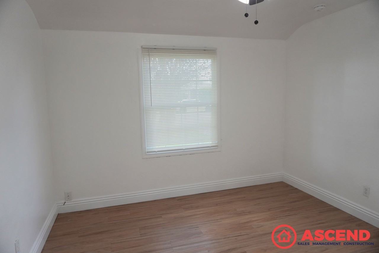 3108 Oak Pl - Photo 6 of 9