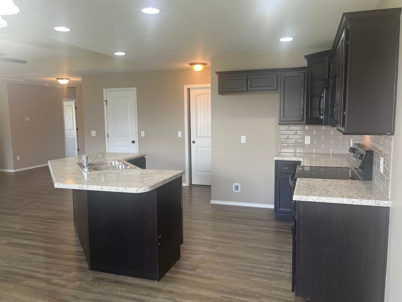 401 W Grace St - Photo 5 of 19