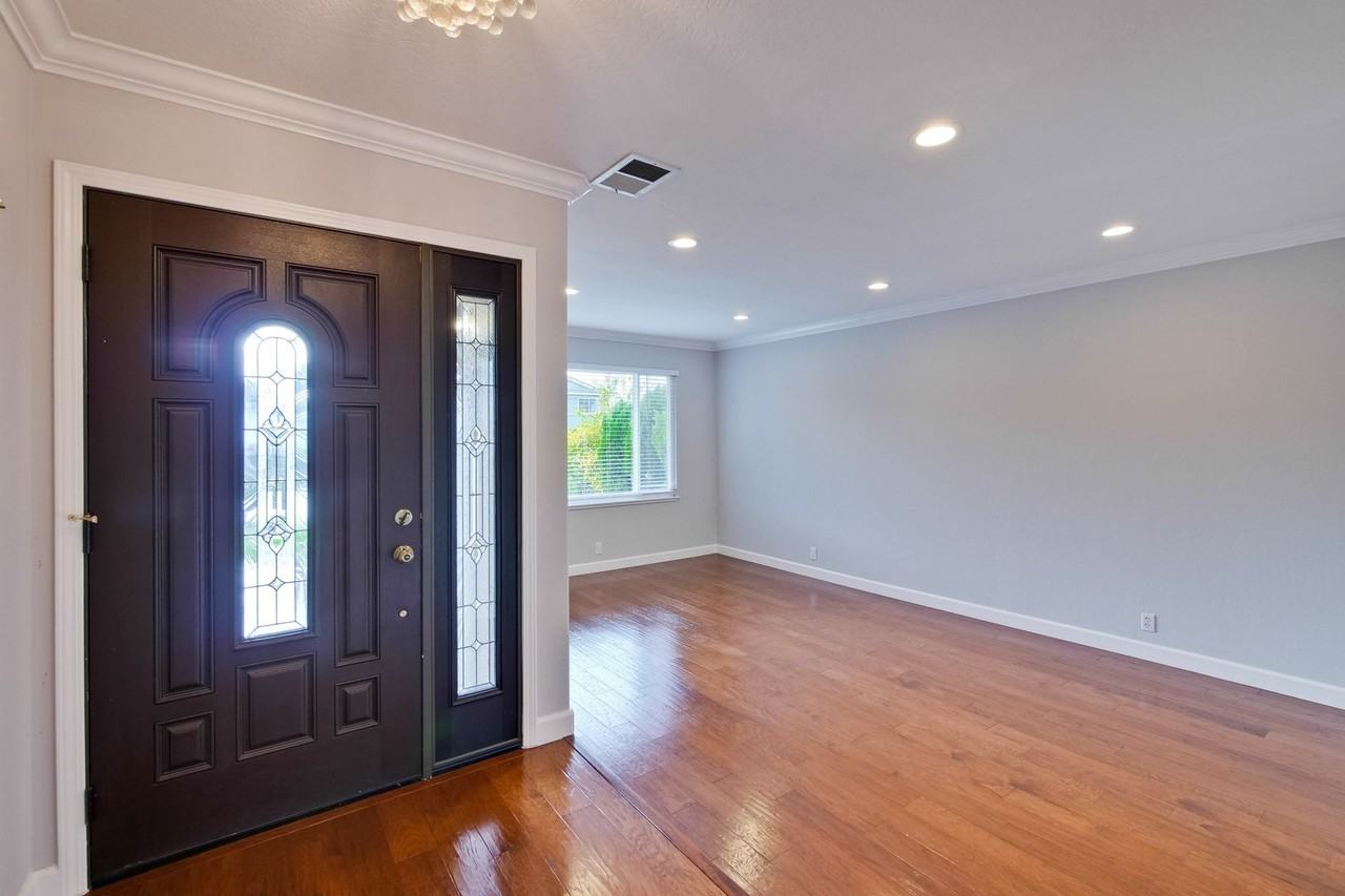 2062 Lockwood Dr - Photo 3 of 49