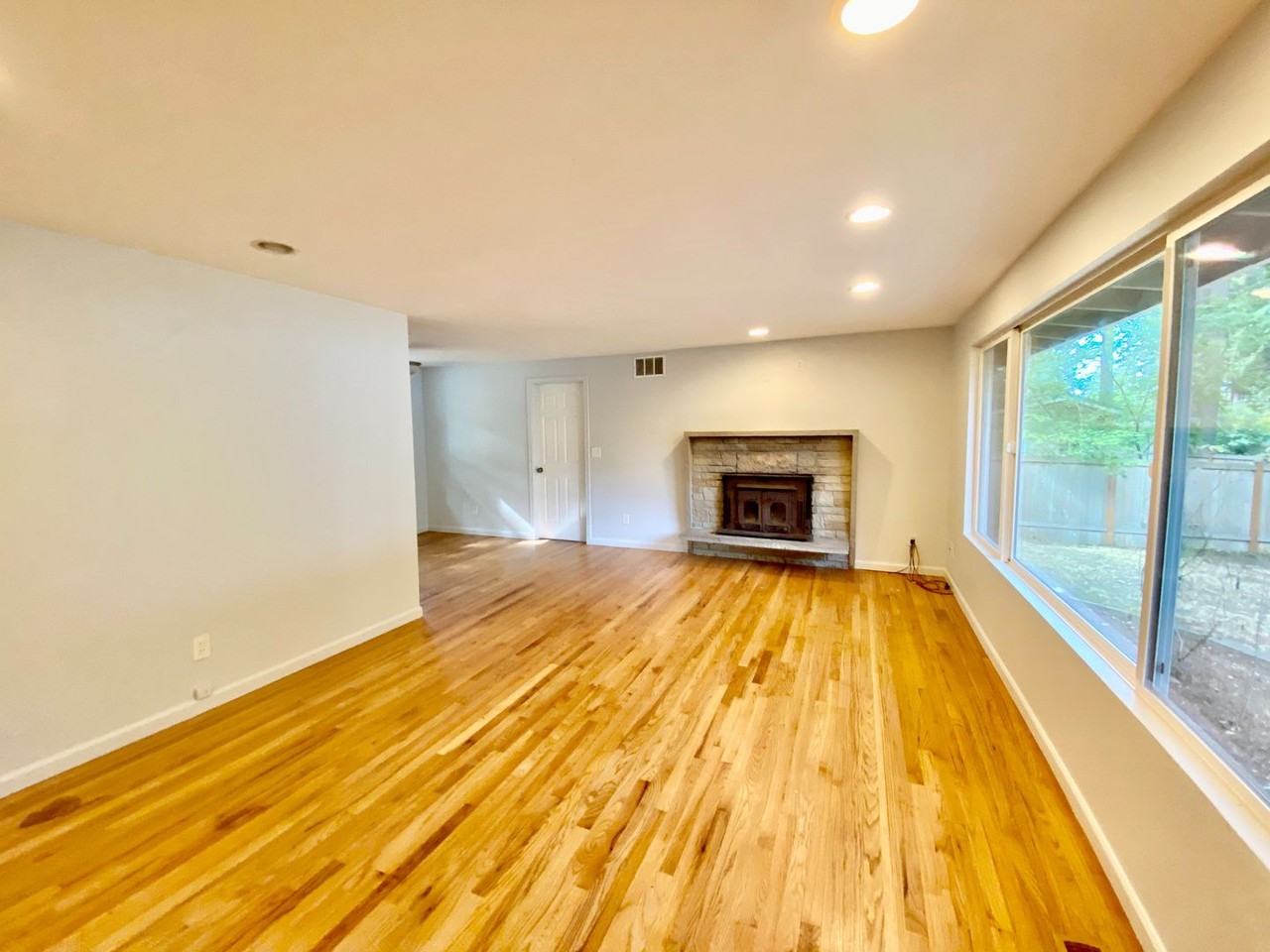 1815 152nd Ave Se - Photo 4 of 12