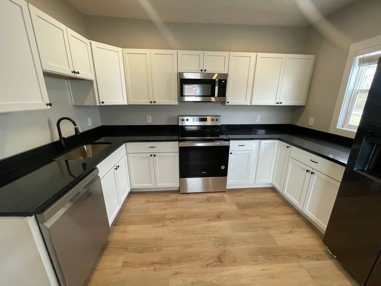 3306 Charles St - Photo 3 of 16