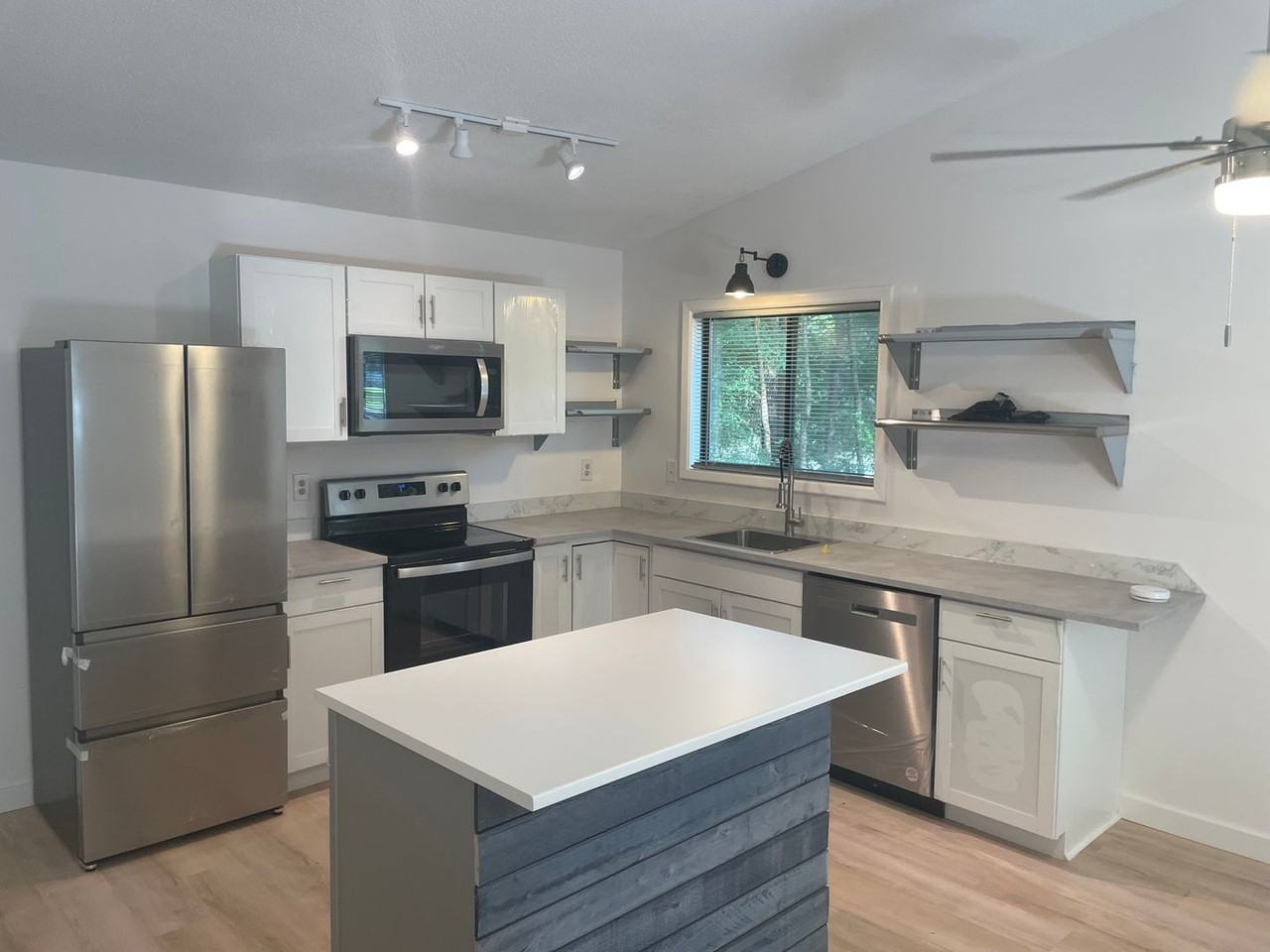 1101 W Main St - Photo 4 of 11