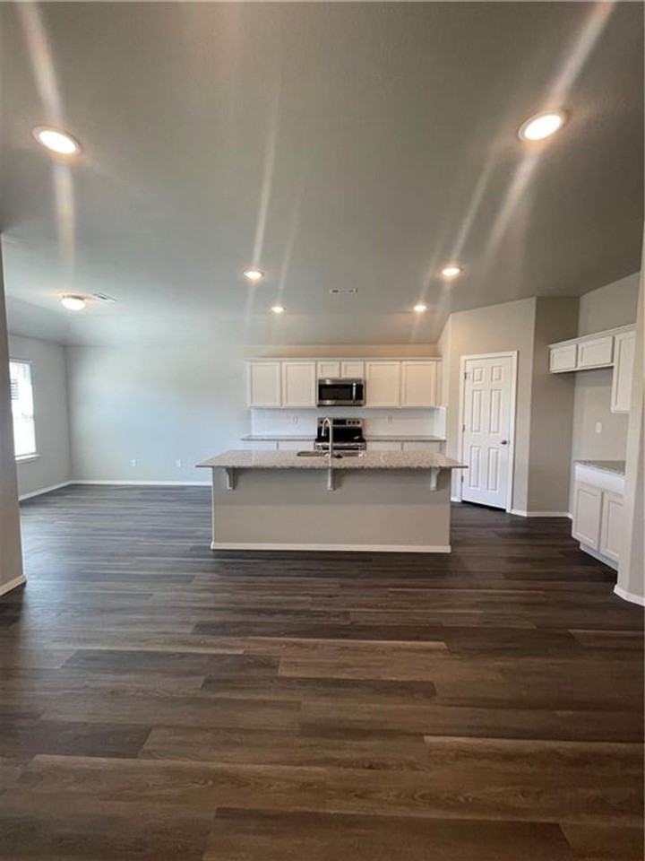 1751 King Rd - Photo 2 of 10